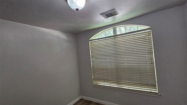 Building Photo - 18015 Willow Cliff Ln