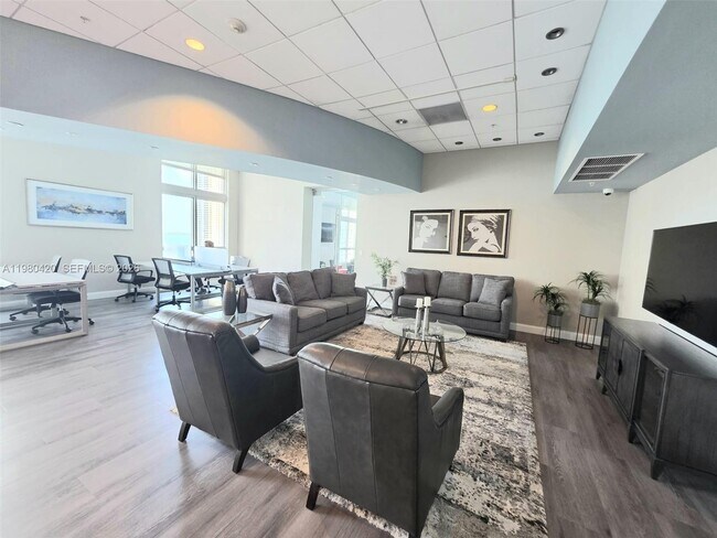 Building Photo - 300 S Biscayne Blvd