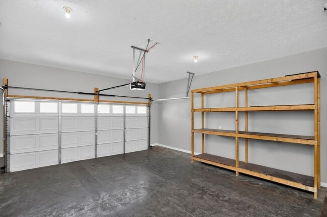 Building Photo - 520 Sunflower Dr