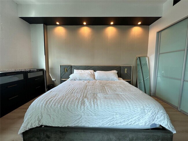 Building Photo - 234 NE 3rd St