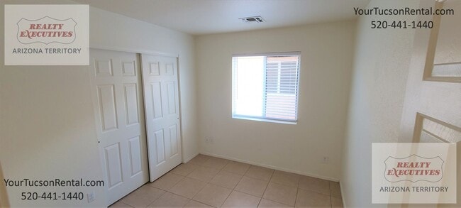 Building Photo - Valencia Rd & Headley Rd 3/2 - All tile fl...