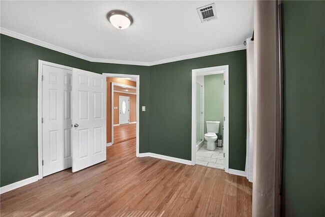 Building Photo - 871 Hargis St SE