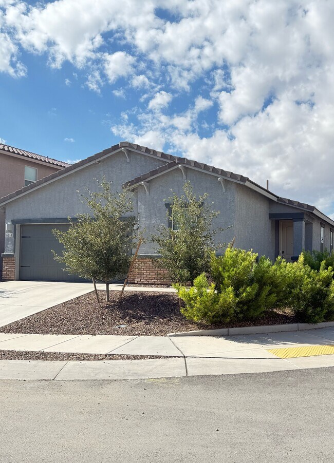 Building Photo - Rebina House