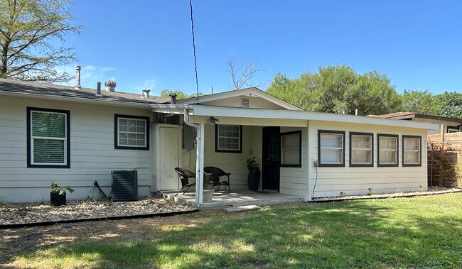 Building Photo - 237 Mink Dr