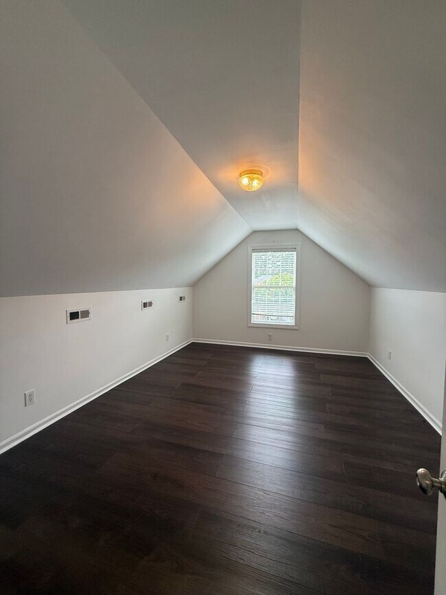 Building Photo - 450 Sterling Dr
