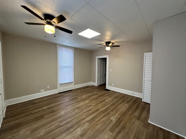 Building Photo - Recently Renovated 3BR/1BA Home in New Albany!