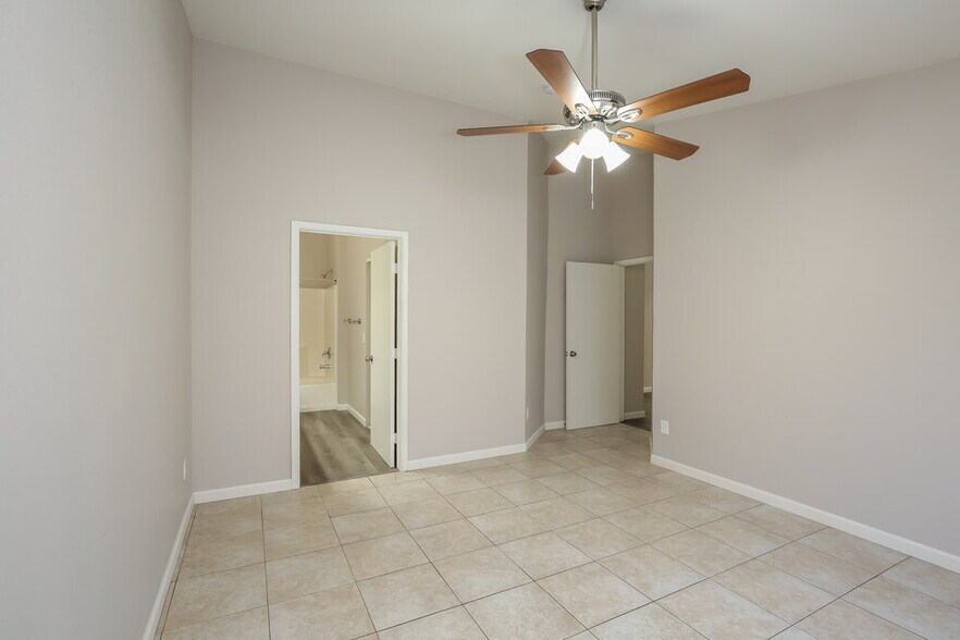 Building Photo - 913 Baritone Way