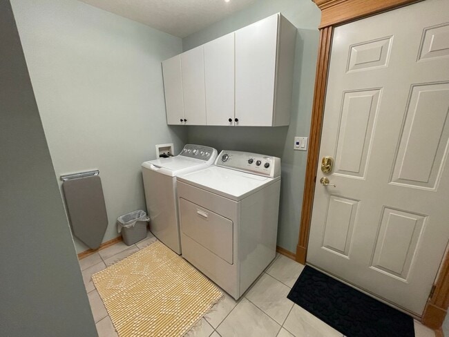Building Photo - 2820 Buckingham Ct