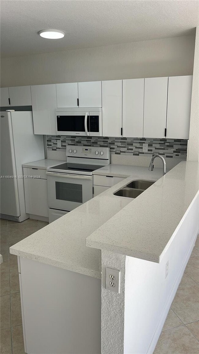 Building Photo - 3390 NE 13th Cir Dr