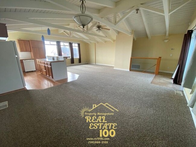 Building Photo - 3550 NW Jetty Ave