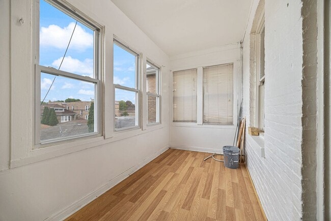 Building Photo - 4749 S Keeler Ave