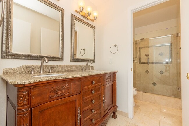 Building Photo - 4 Bedroom / 3 Bathroom Home With Panoramic...