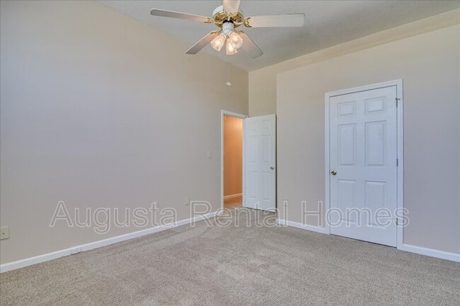 Building Photo - 207 Taylor Cir