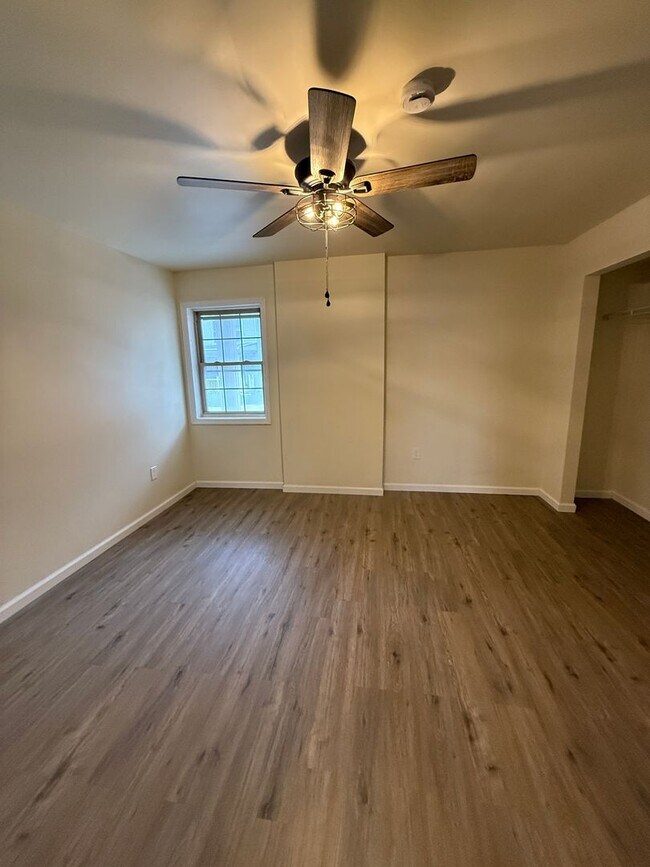 Building Photo - Renovated Apartments on Main Street in Myersville