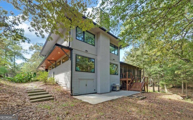 Building Photo - 675 Freedom Heights Dr