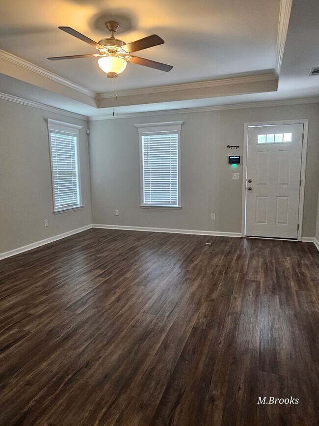 Building Photo - 1704 Almond Tree Pl