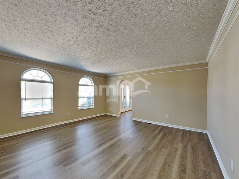 Building Photo - 80 Simsbury Ct