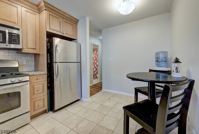 Building Photo - 17 Heritage Dr