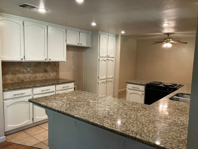 Building Photo - 1717 Whippoorwill Ct