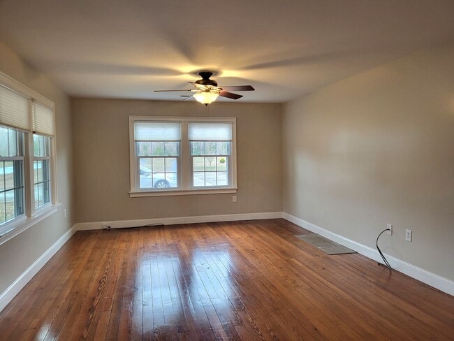 Building Photo - 2 bedroom farm house