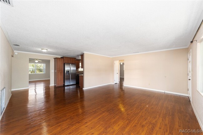 Building Photo - 236 N Braemar Dr