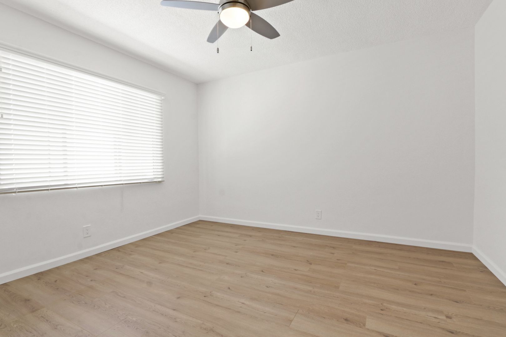 Building Photo - 927 3rd St