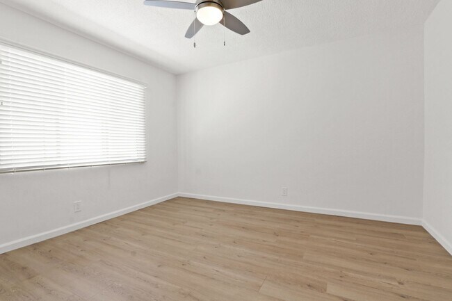 Building Photo - 927 3rd St