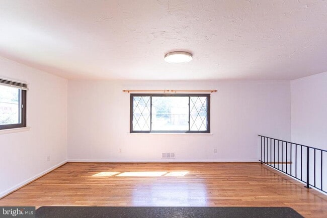 Building Photo - 4203 Lyons St