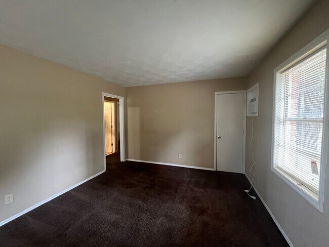 Building Photo - 2505 Rosebrier Ave