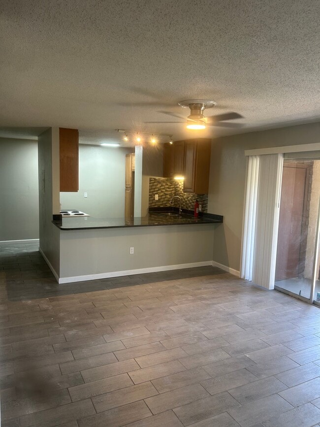 Building Photo - 401 Marshall Ct