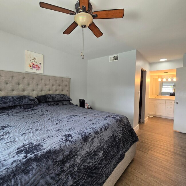 Building Photo - 10501 W Broward Blvd