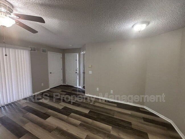 Building Photo - 5148 Park Central Dr