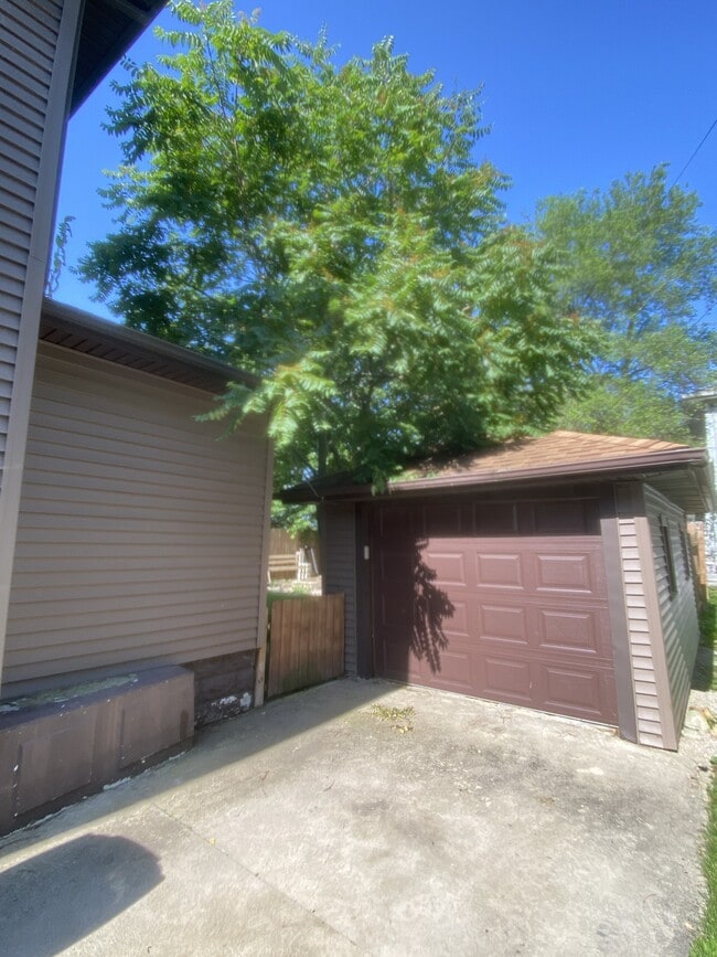 Building Photo - 317 N Madriver St