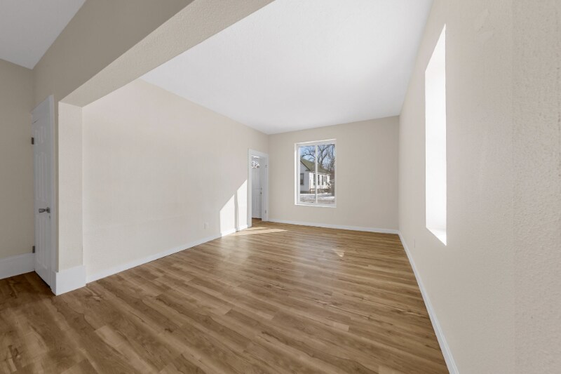 Building Photo - 204 E 2nd St