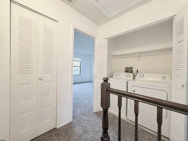 Building Photo - 53 Greenwich Dr