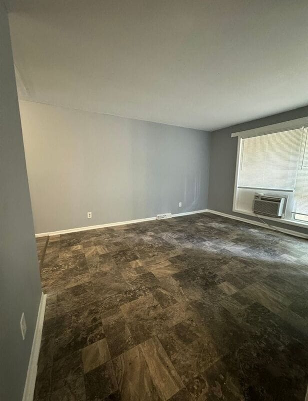 Building Photo - 534 Camrose Dr