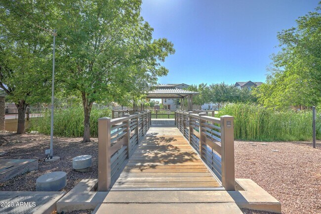 Building Photo - 1717 E Dogwood Ln