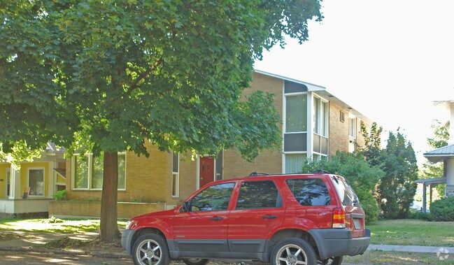 Primary Photo - 1418 W 10th Ave