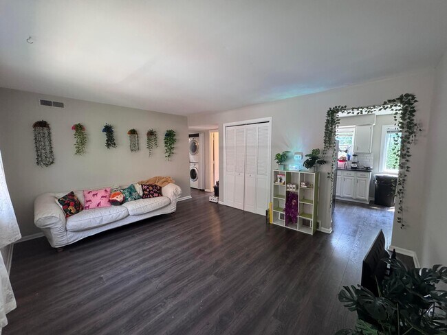 Primary Photo - 1170 Bryden Rd