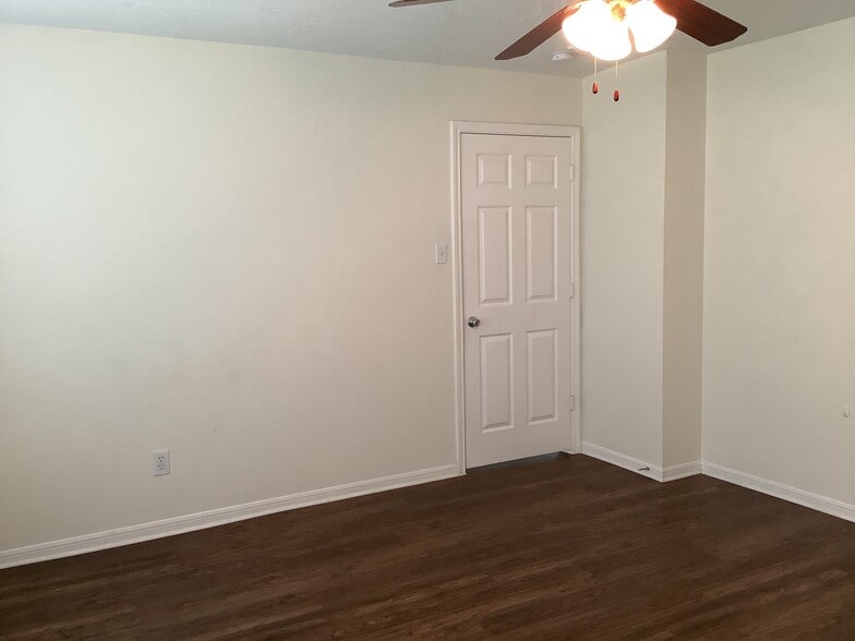 Building Photo - 13049 Skyline Dr