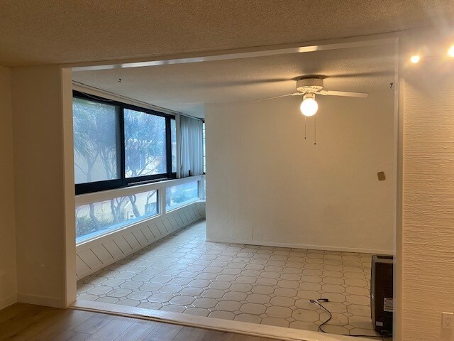 sunroom/office - 575 Esplanade