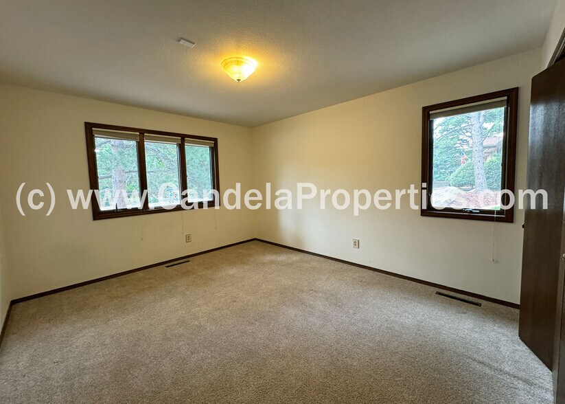 Building Photo - 2970 Shoreham Cir