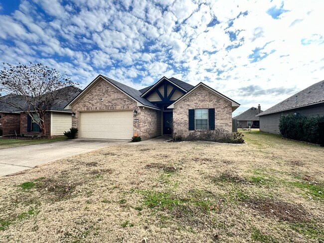Building Photo - 3825 Pickering Pass Dr