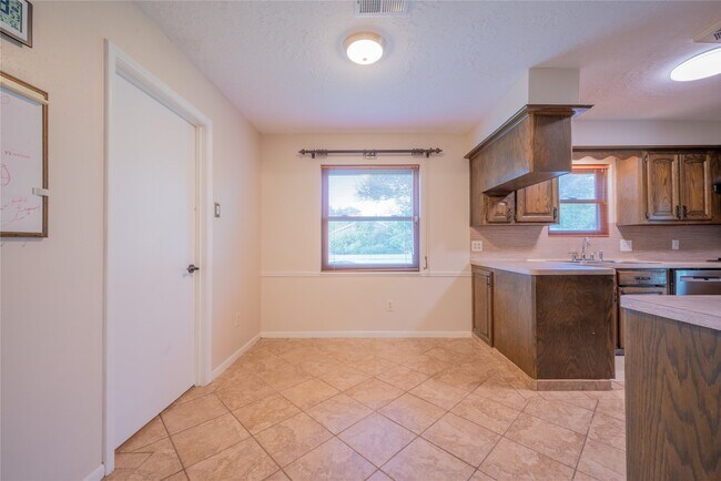 Building Photo - 9202 Benning Dr