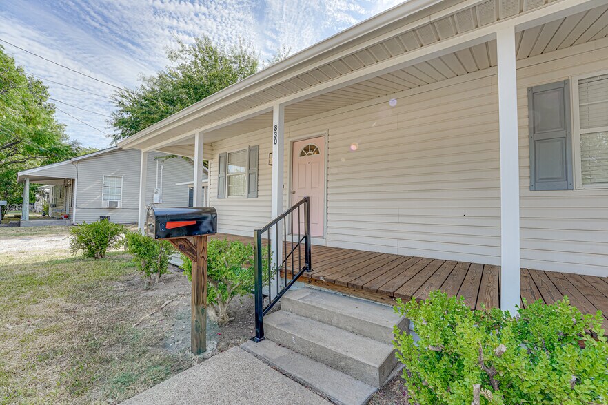 Building Photo - 830 Carver St