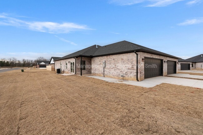 Building Photo - 8815 Bainbridge Ct