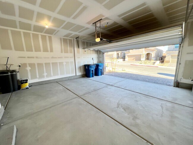 Building Photo - NEWER BUILD 4/2.5/2 CAR IN THE NORTHWEST