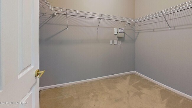 Building Photo - 3907 Summer Grove Way N