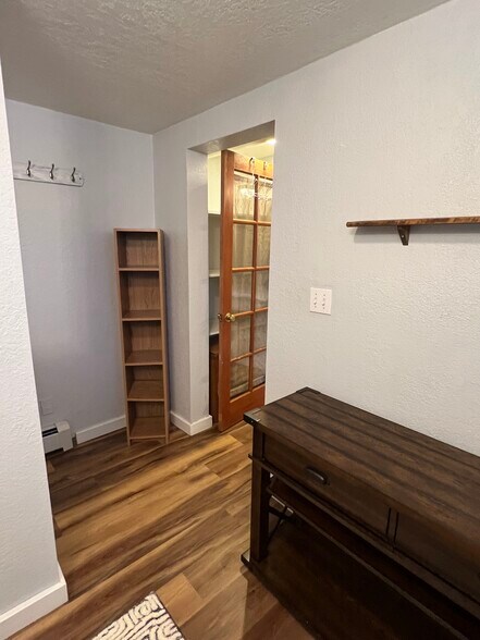 Building Photo - 616 W Mulberry St