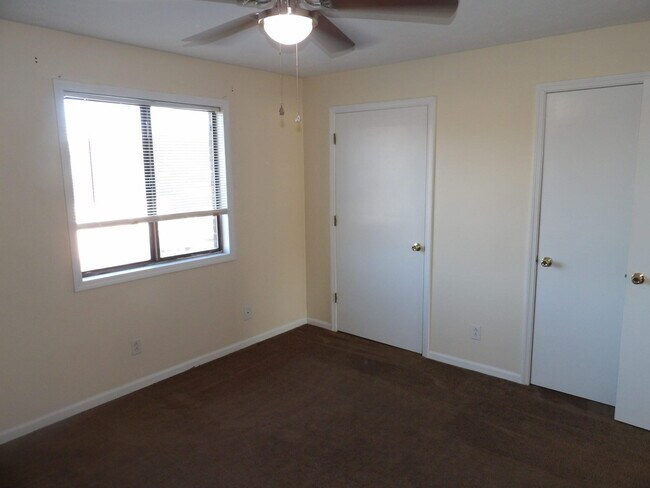 Building Photo - 65 Ashwood Ct